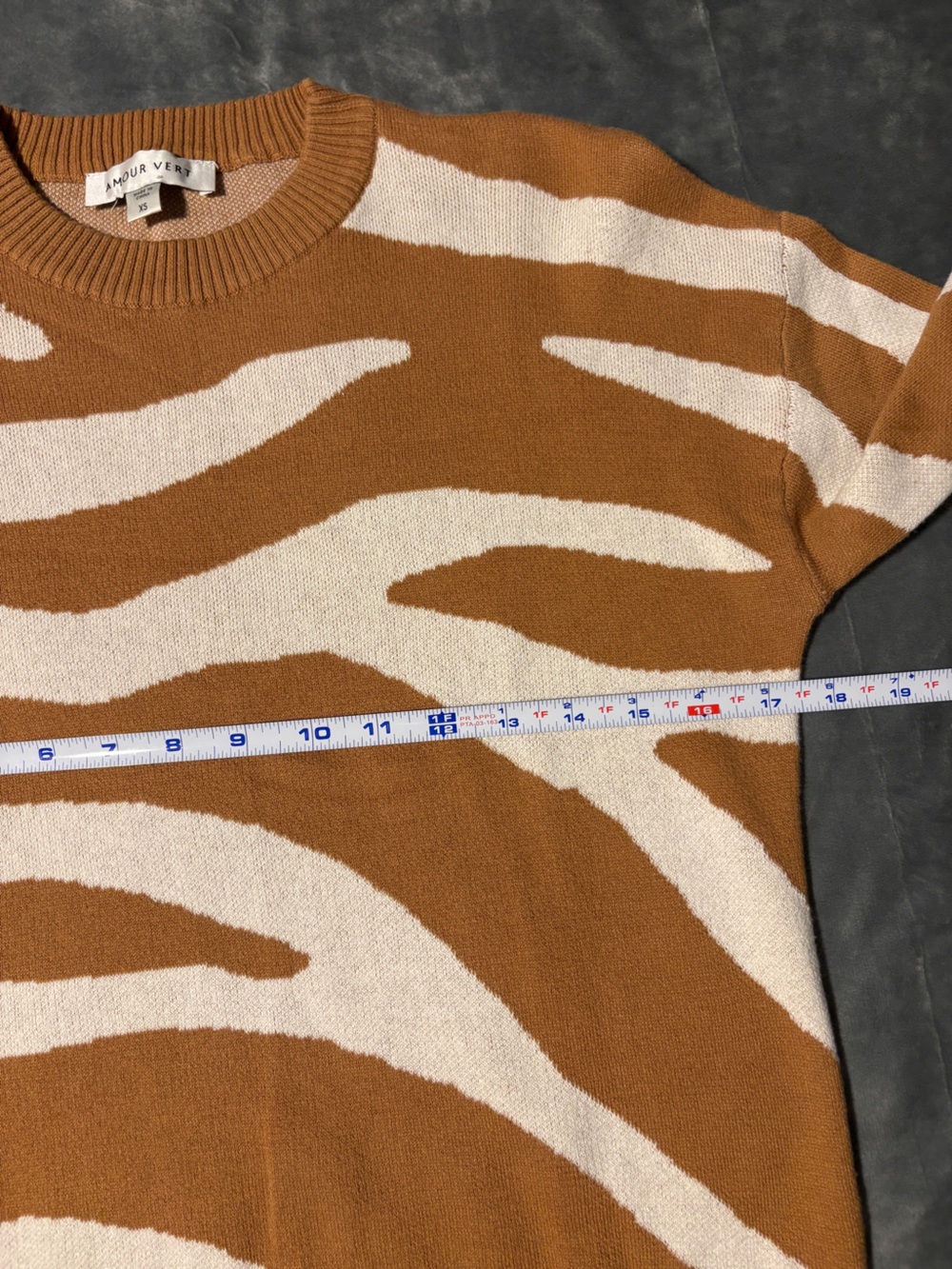 Amour Vert Adelola Crewneck Zebra Print Rust and Cream Sweater XS - Picture 6 of 9